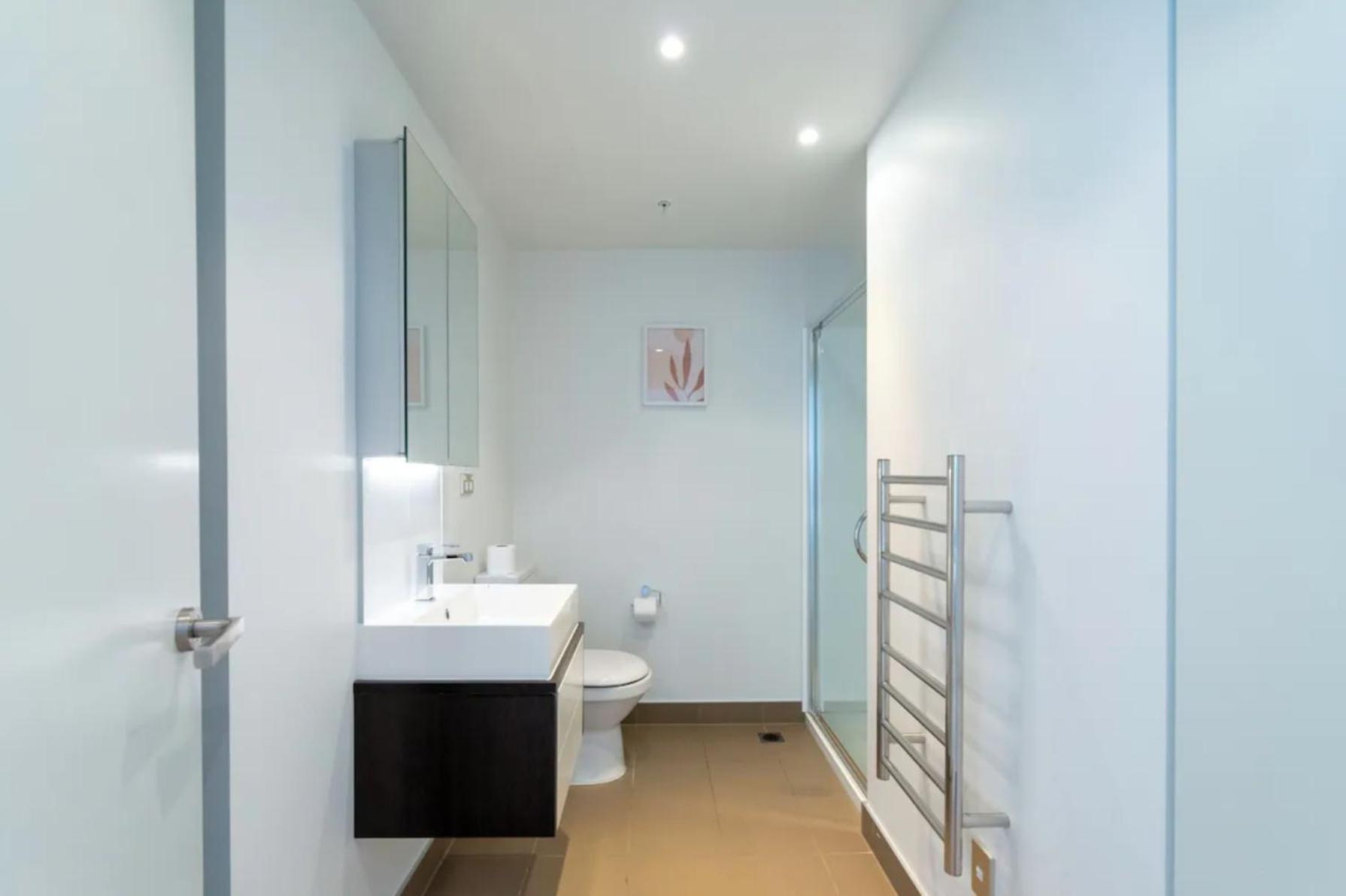 Skytower And City View 2 Bedroom Apartment On High Floor โอ๊คแลนด์ ภายนอก รูปภาพ